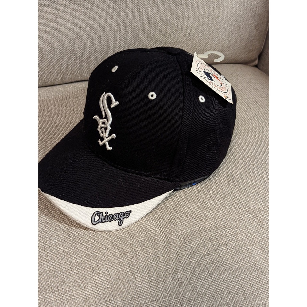 NWT Chicago White Sox Big Logo Two Tone Fan Favorite Cap Hat Strapback